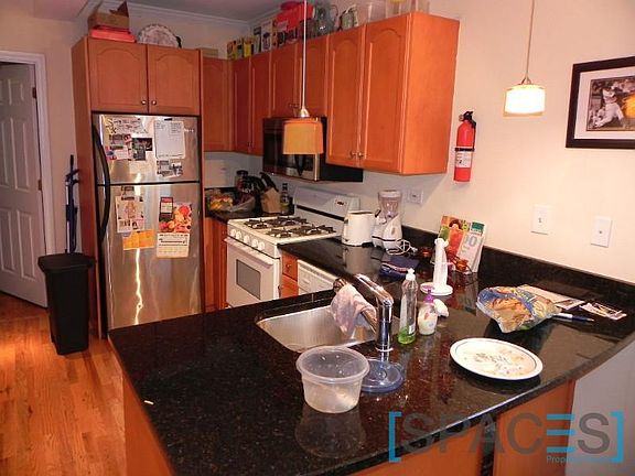 2nd image of 1741 W Melrose St #Ch2