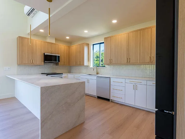 822 W 22nd Ave — Photo 20