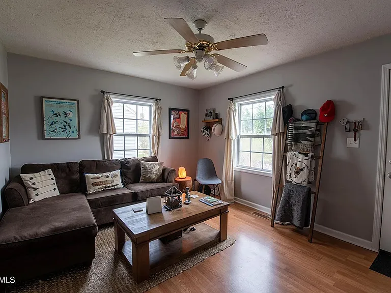 1133 Fair Dr — Photo 3