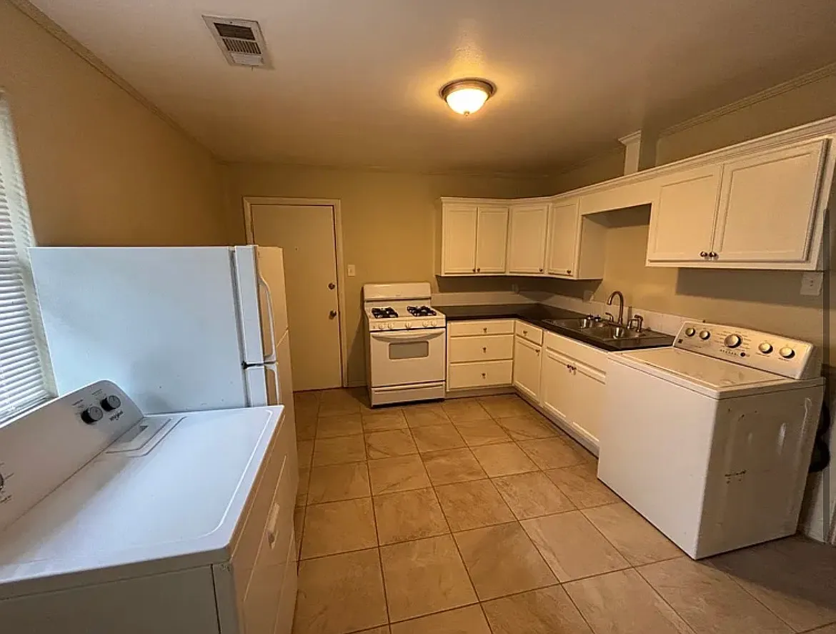 2 bed, 900 sqft, $1,025 — Photo 4