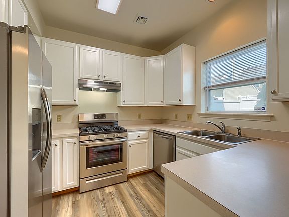 2nd image of 1729 Fulton St