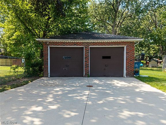 4th image of 6156 Edgebrook Blvd