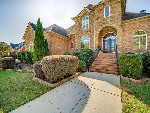 5th image of 160 Saint Andrews Ct