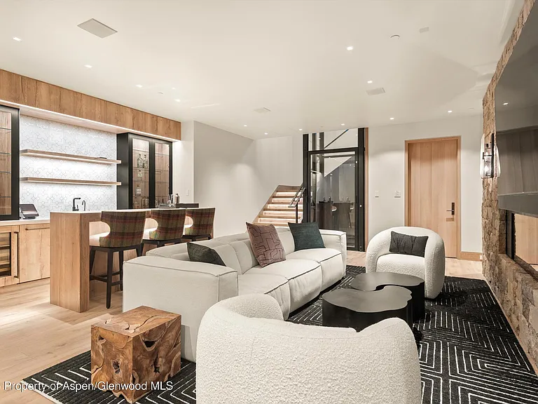 543 Walnut St #B — Photo 10