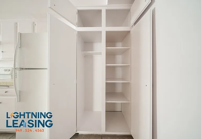815 S Shenandoah St #301 — Photo 20