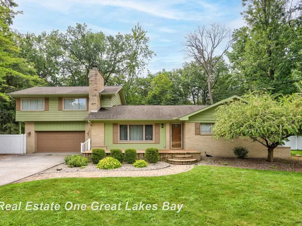 3080 Crestwood Ct, Bay City, MI 48706