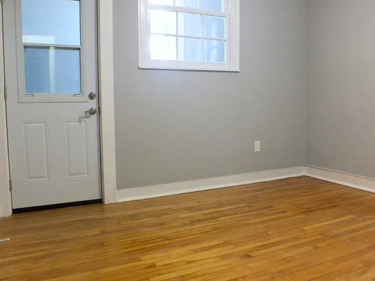 405 Elgin St — Photo 10