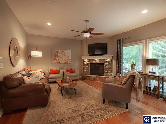 4th image of 669 S 195th St