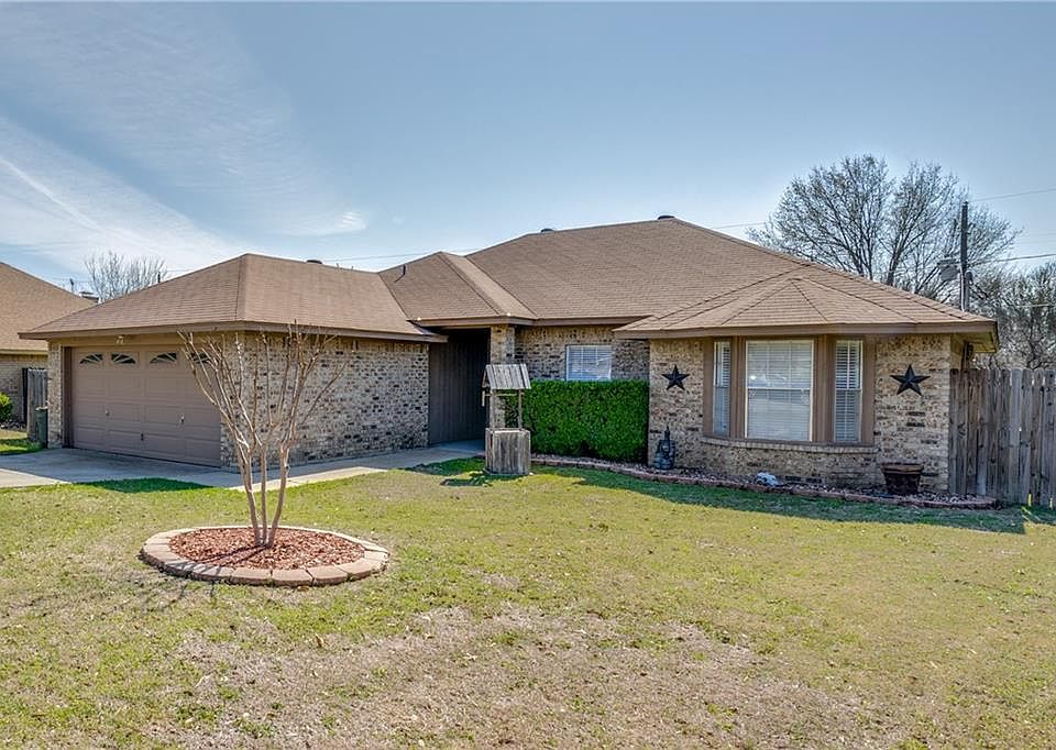 1st image of 725 Daniels Dr
