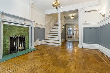 Rented by Dixon Advisory USA Inc.