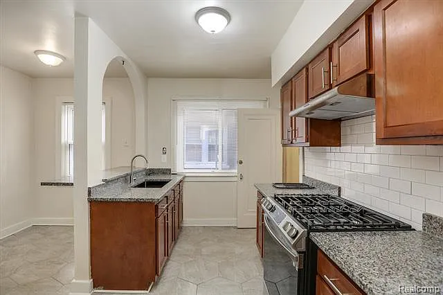 16847 Baylis St #1 — Photo 11