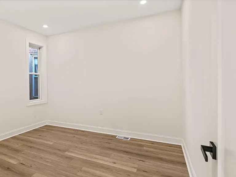 2921 W Oxford St — Photo 22