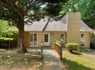 132 Twin Oaks Pl, Cary, NC 27511