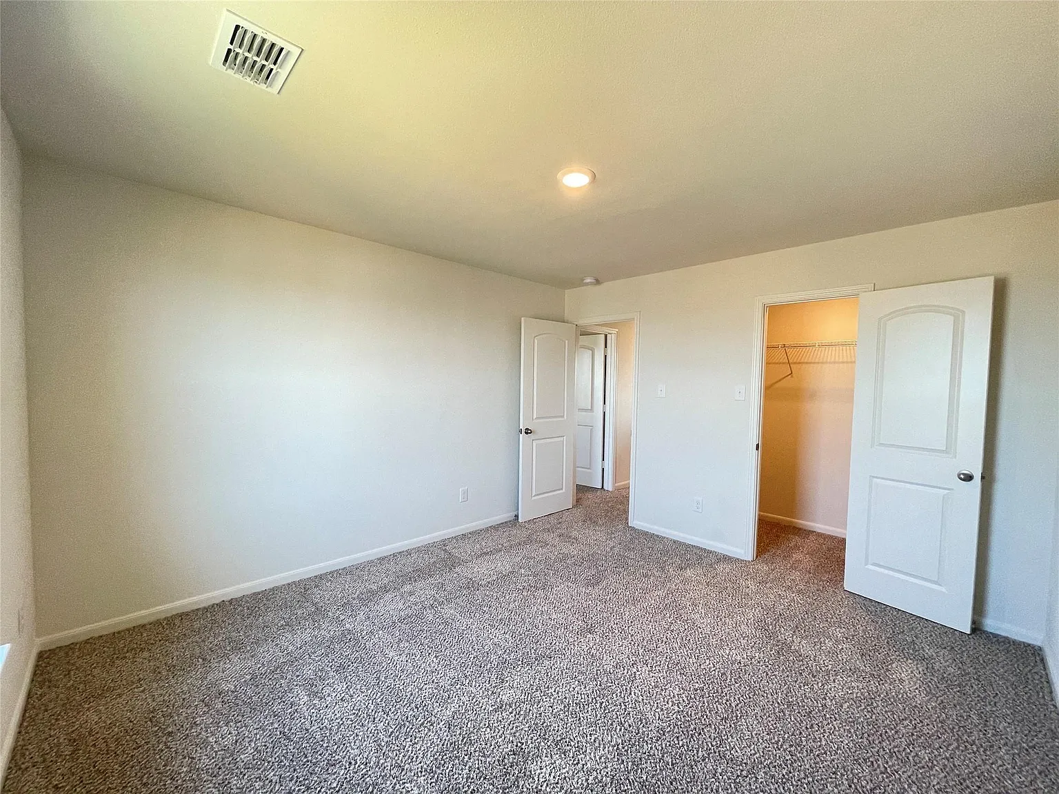 4 bed, 2209 sqft, $2,295 — Photo 4