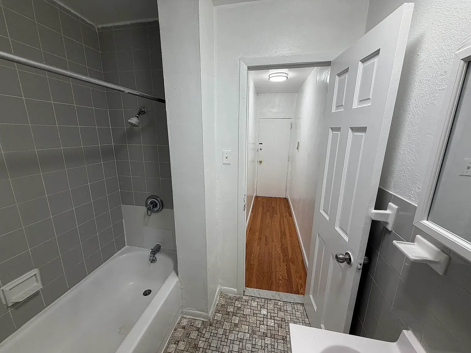 242 West 16th Street — Photo 4