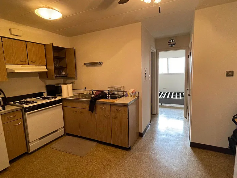 237 W 1st St #4 — Photo 4