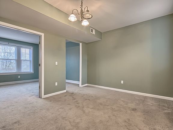 4th image of 2249C Klemm St #12