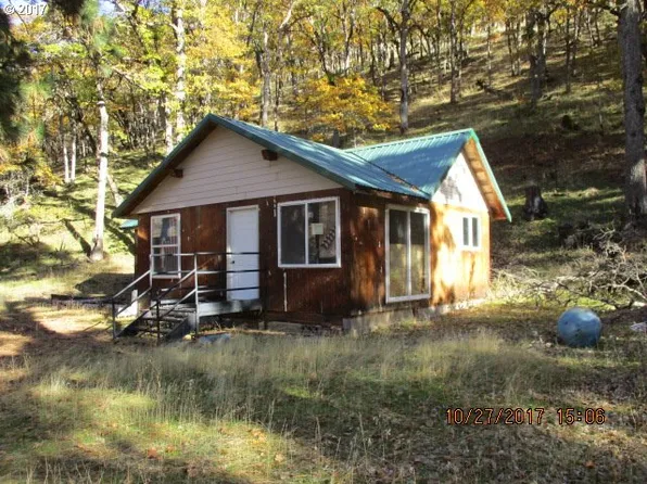 848 Highway 142, Lyle, WA 98635