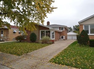 9815 S Utica Ave, Evergreen Park, IL 60805