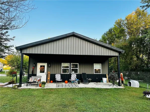 304 W Spruce St, Chilhowee, MO 64733