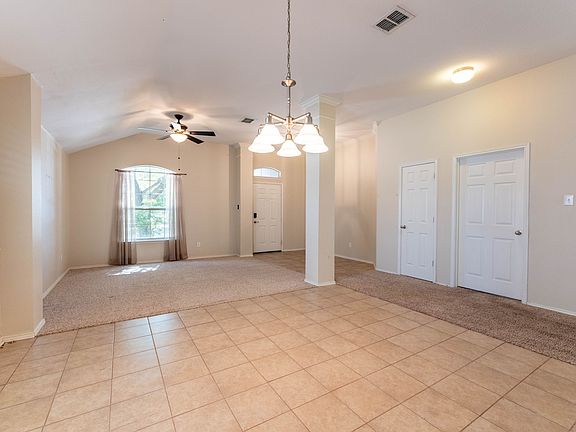 5th image of 413 Tallowtree Dr