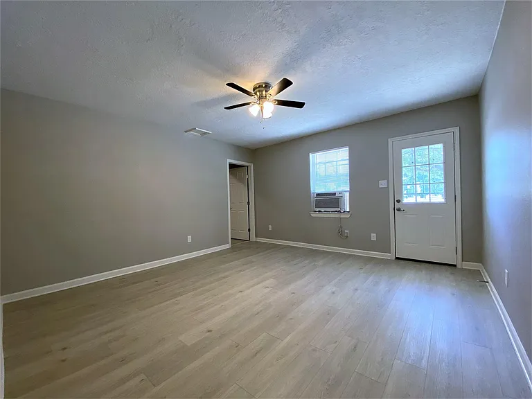 1702 Studewood St — Photo 9