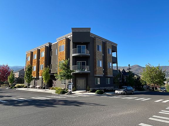 2nd image of 572 Fair Oaks Ave