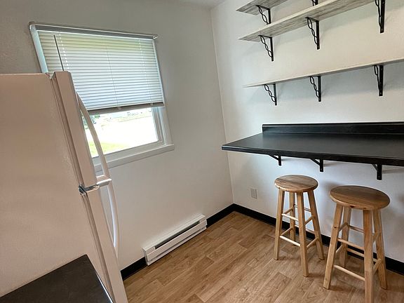3rd image of 120 Karen Dr