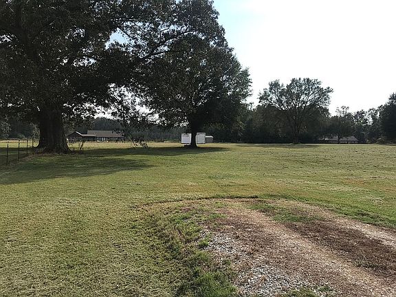 2nd image of 289 Jaybird Ln
