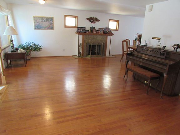 3rd image of 5643 N Ozark Ave