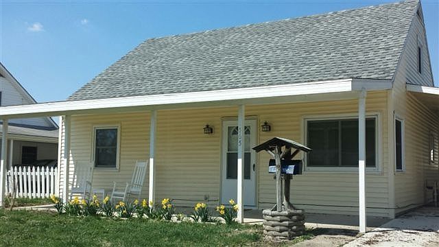 1st image of 165 Maplewood Dr