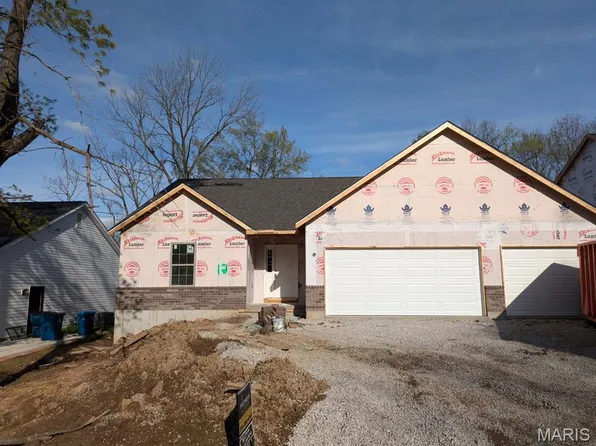 12 Cumberland Ave, Maryland Heights, MO 63043