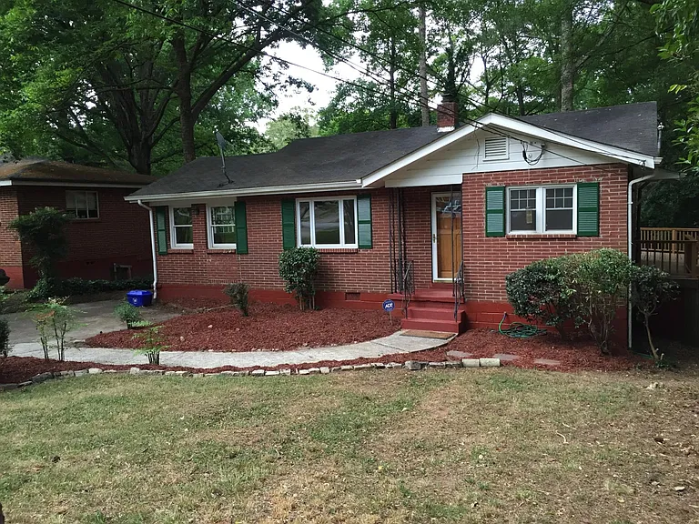 2943 Lowrance Dr — Photo 2