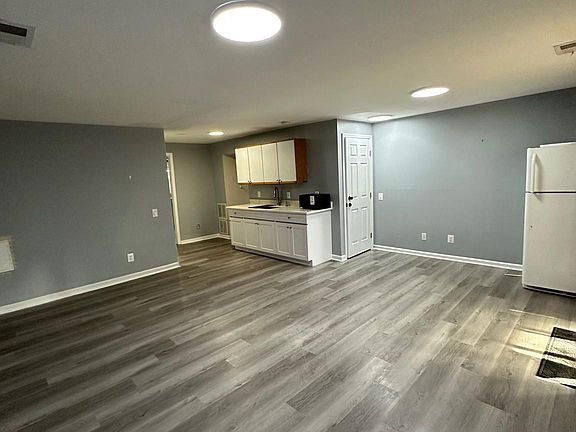 4th image of 367 Bridle Crest Sq NE