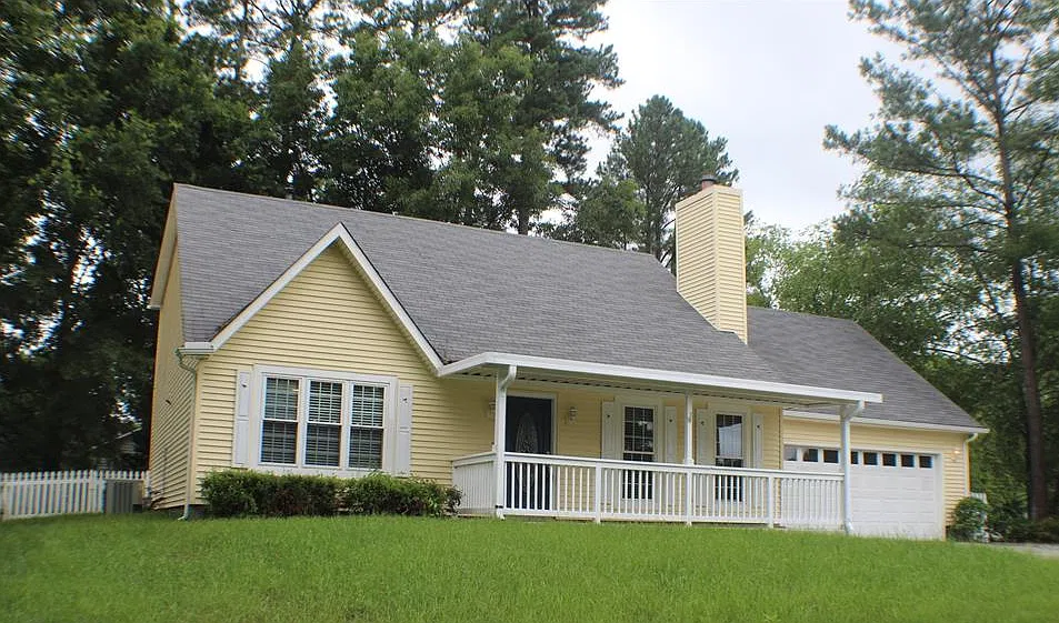 4 bed, 1972 sqft, $3,300 — Photo 1