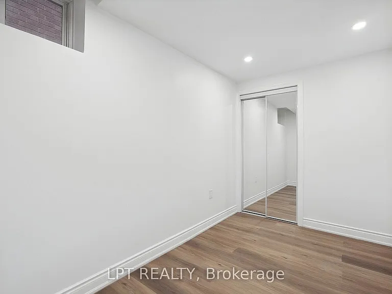 140 Springvalley Cres #LOWER — Photo 15