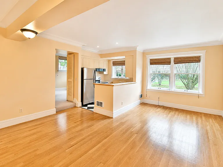 120 W Highland Dr #120 — Photo 8