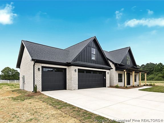 3rd image of 32 Creek Stone Ln