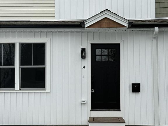 2nd image of 2907 Post Rd #8