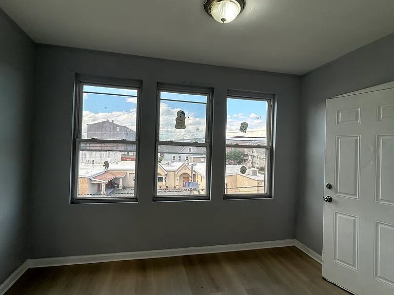 354 11th Ave #5 — Photo 8