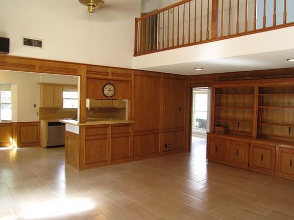 4th image of 55 Wedgewood Ct