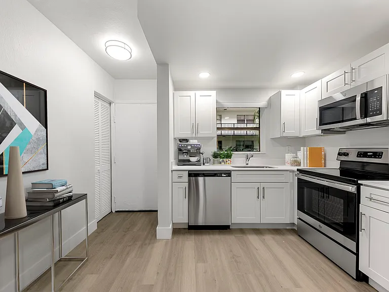 Aciano Hialeah — Photo 19