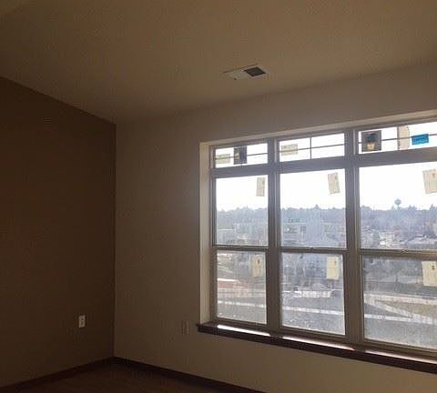 3rd image of 128 Wisconsin St #102