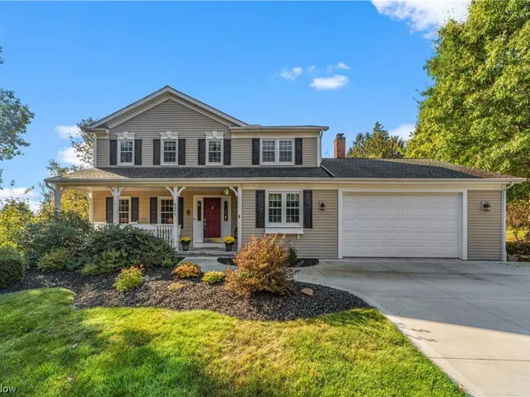 8977 Old Meadow Dr, Chagrin Falls, OH 44023
