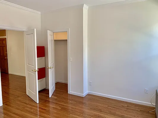 Rented by Signature Spaces NYC Corp | media 8