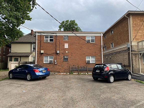 4th image of 168 W 9th Ave APT A