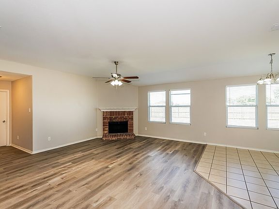 4th image of 1113 Glencoe Dr