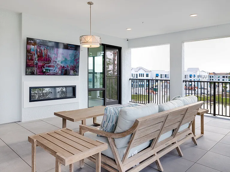 Imperial Crossing Luxury Apartment Homes outdoor rooftop sky lounge area.
