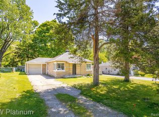 21706 Power Rd, Farmington Hills, MI 48336