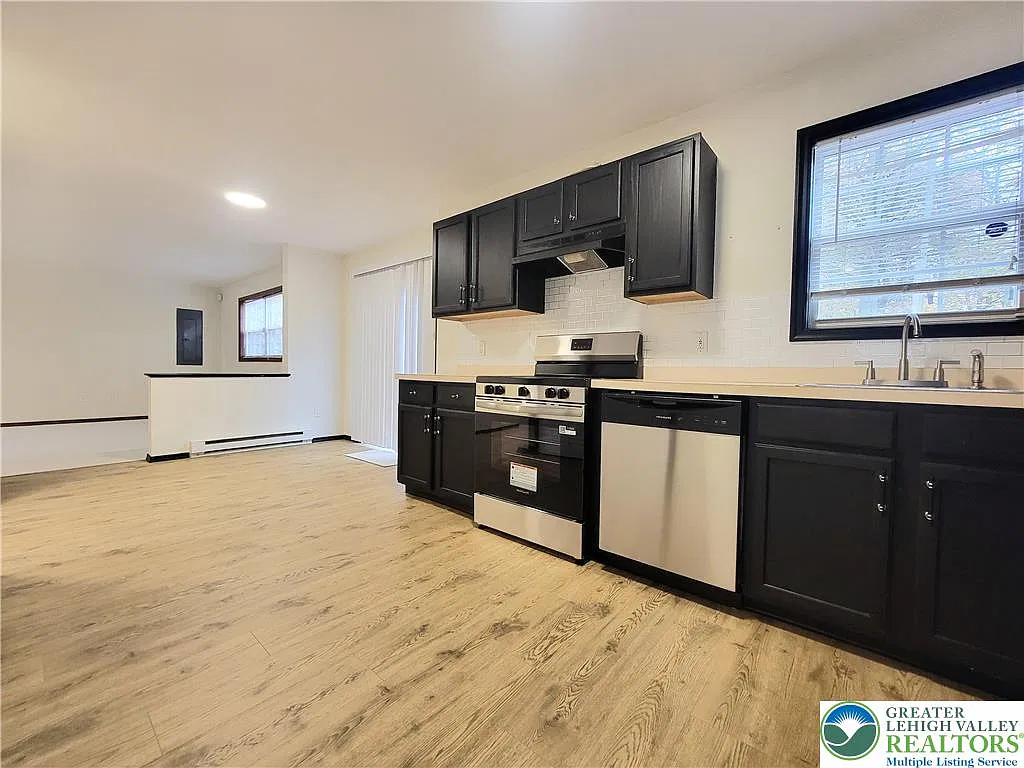 3 bed, 1736 sqft, $1,900 — Photo 3
